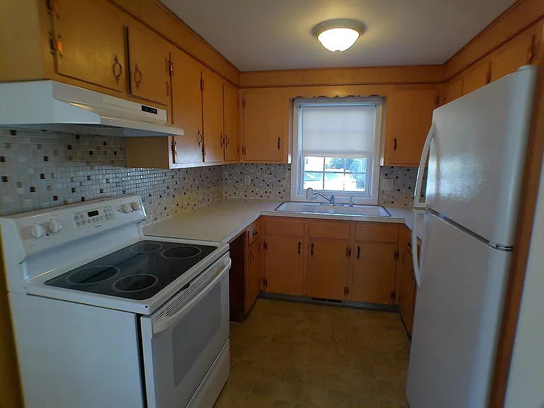 17 Hazelton St #1 — Photo 6