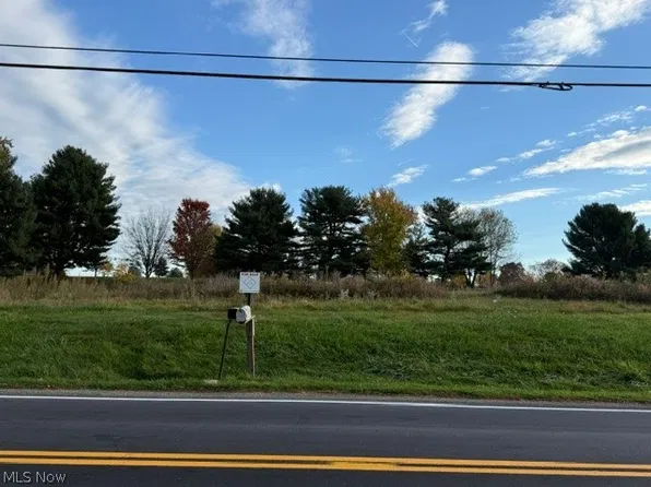 Orrville St NW, Massillon, OH 44647