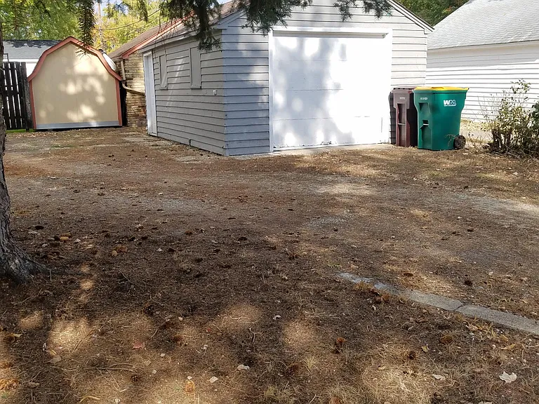 Perry Ave N — Photo 8