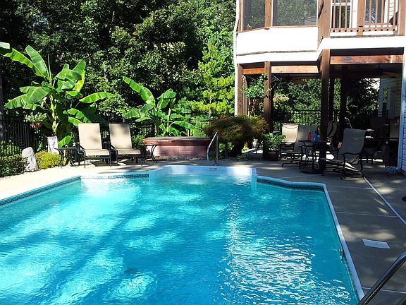 438 - Back/Pool