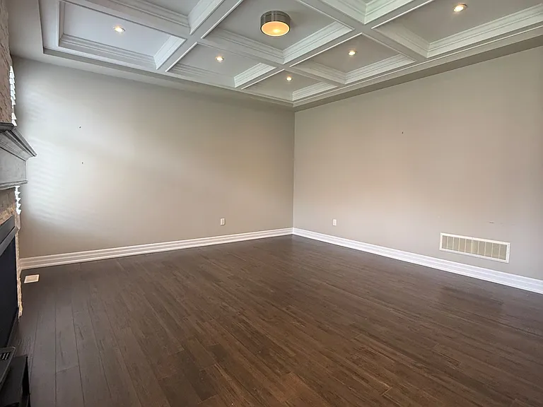 222 N Park Blvd — Photo 11