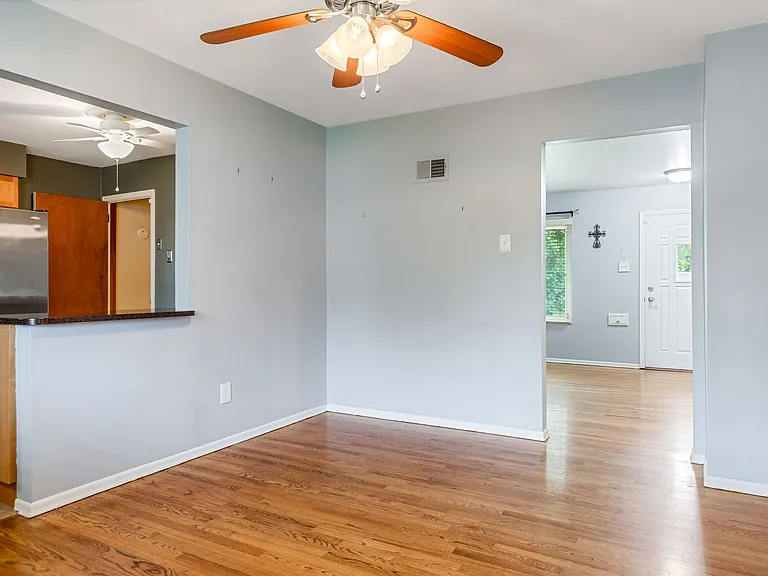 3844 Robert Ave — Photo 4