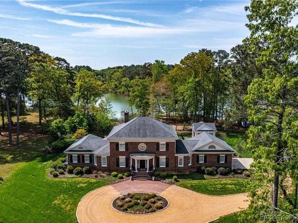 106 Windy Ln, Kilmarnock, VA 22482
