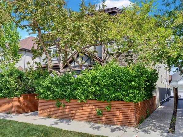 3712 E 16th St SW #2, Calgary, AB T2T 4H2