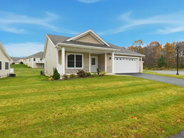 32 Lodge Ln #32, Wilbraham, MA 01095