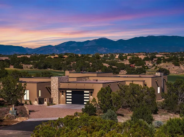 10 Calle Arbusto, Santa Fe, NM 87506