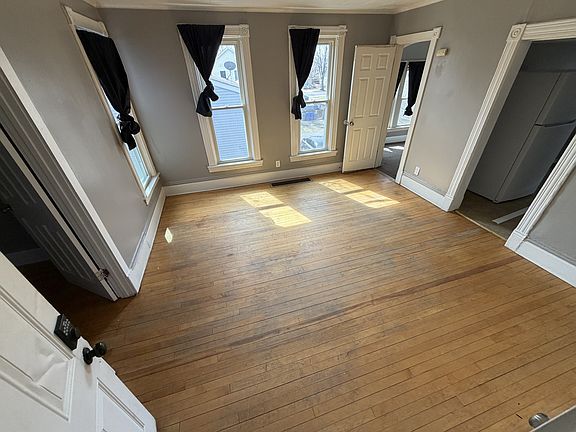 5th image of 825 Sylvan St #2