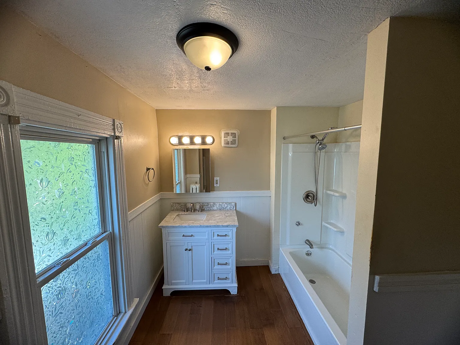 3 bed, 1000 sqft, $1,250 — Photo 3