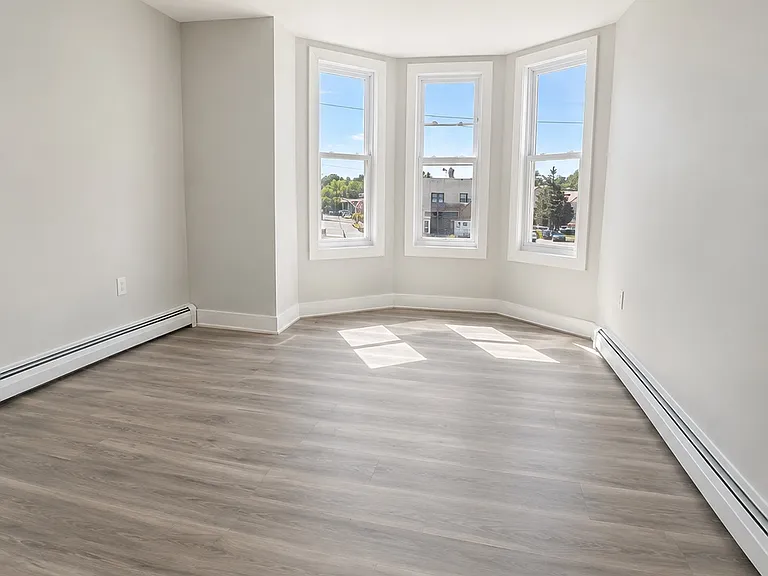 55 S Main St — Photo 4