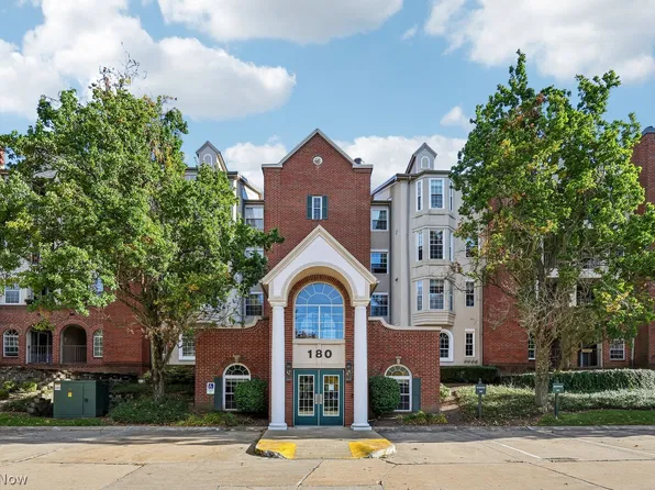 180 Fox Hollow Dr APT 110, Mayfield Heights, OH 44124