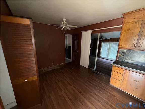 4th image of 1121 E Booker Cir