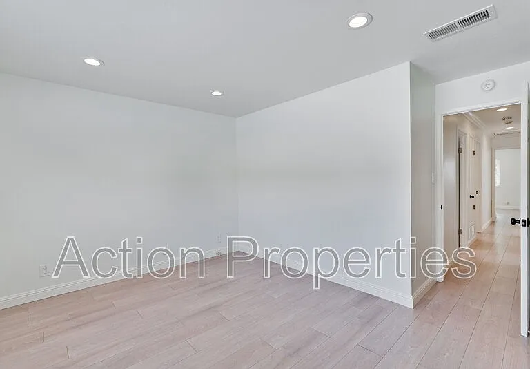 2126 Warmwood Ln — Photo 12