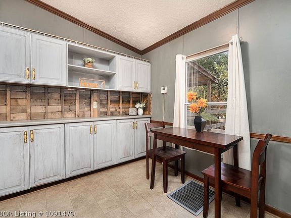 5th image of 602 E George Ave