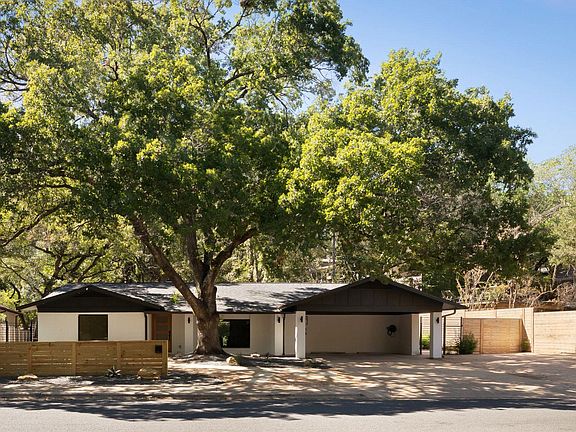 4th image of 2620 Pecos St