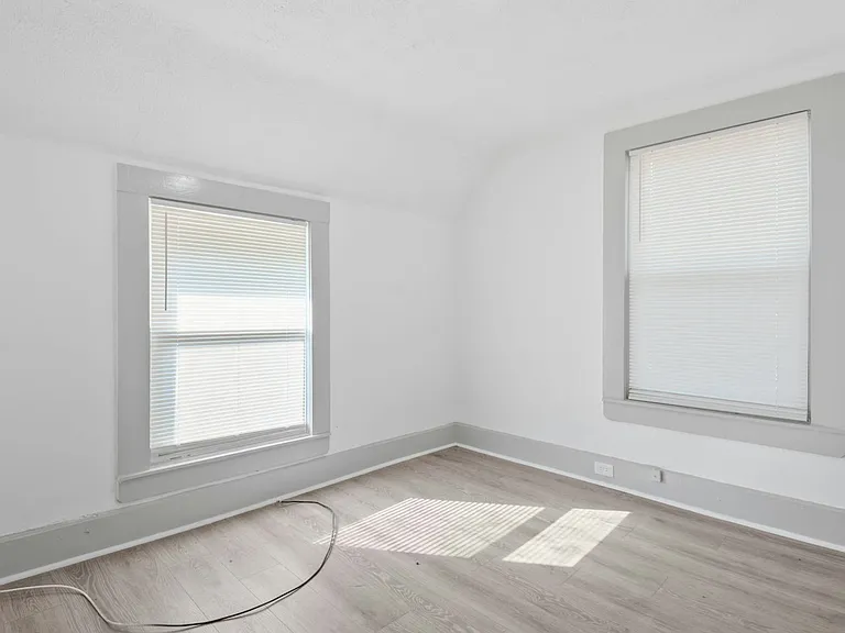2069 W 81st St — Photo 18