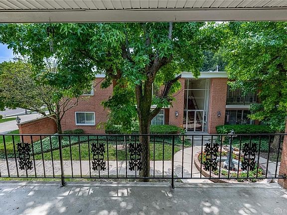 4th image of 933 Far Hills Ave #3