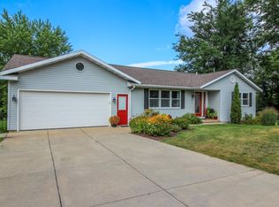 38 Water St, Cambridge, WI 53523
