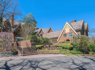 155 Estate Court, Roslyn Heights, NY