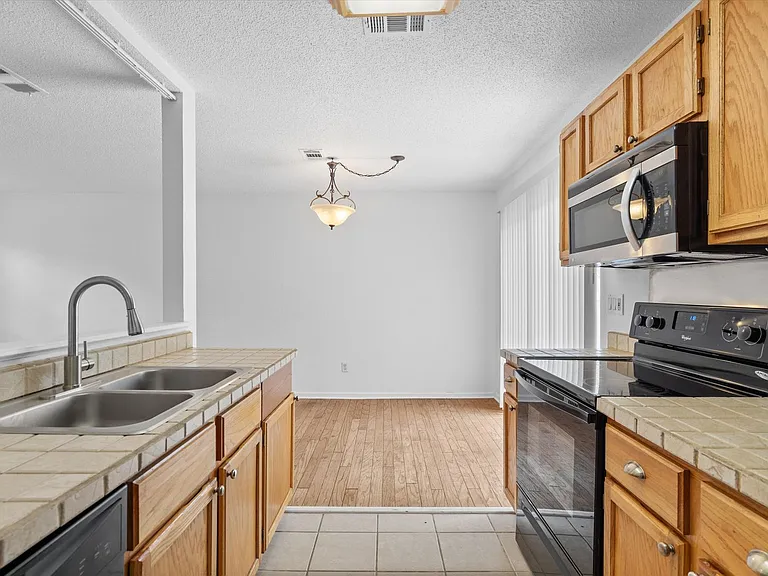 1015 E Yager Ln #79 — Photo 11