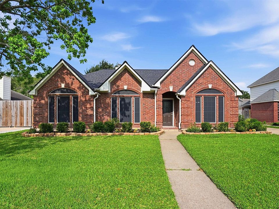 1st image of 4015 Lakepointe Forest Dr