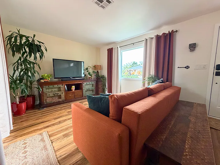 1145 Law St — Photo 4