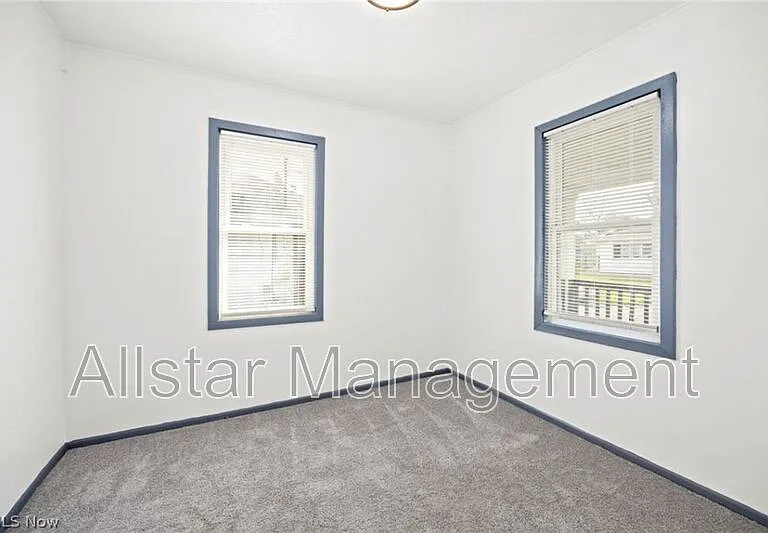 961 Wyley Ave — Photo 15