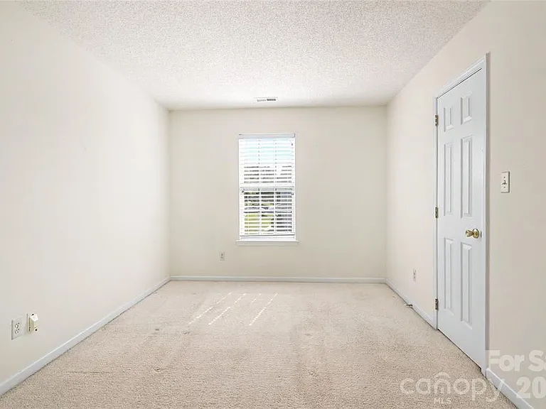 14802 Bergerac Ct — Photo 34