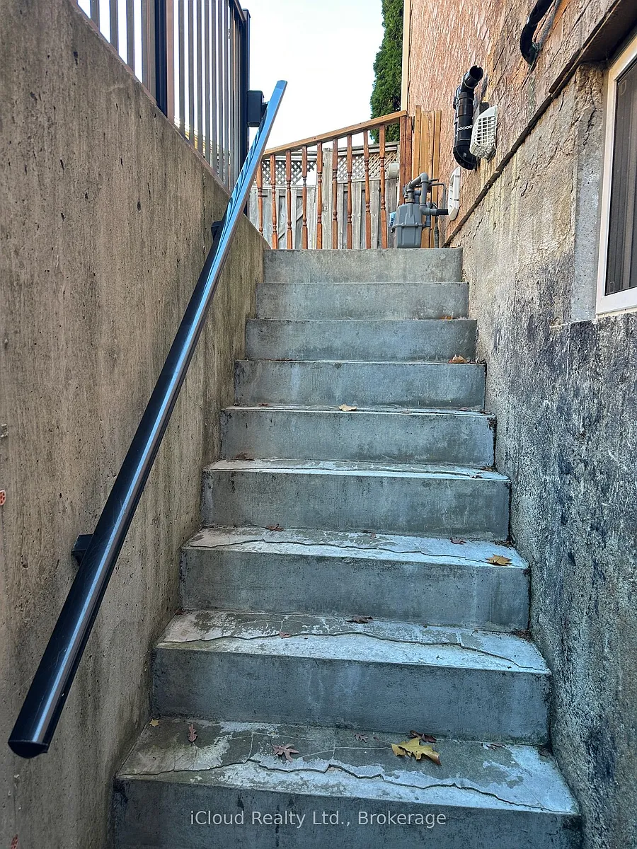 Building Photo - 5215 Micmac Cres #LOWER