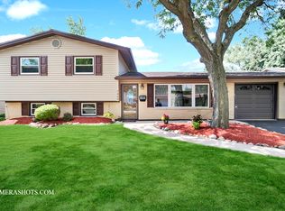 7460 Cumberland Dr, Hanover Park, IL 60133