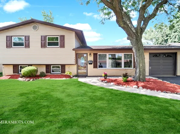 7460 Cumberland Dr, Hanover Park, IL 60133
