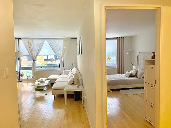 4th image of 2 S End Avenue 5o #5O