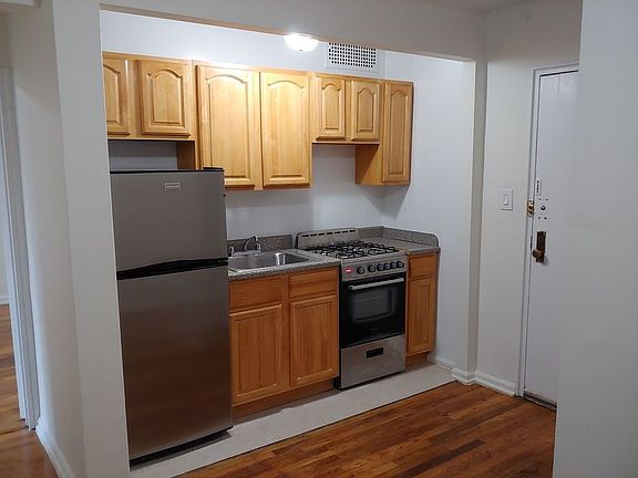 3rd image of 7303 Bell Blvd APT 4M