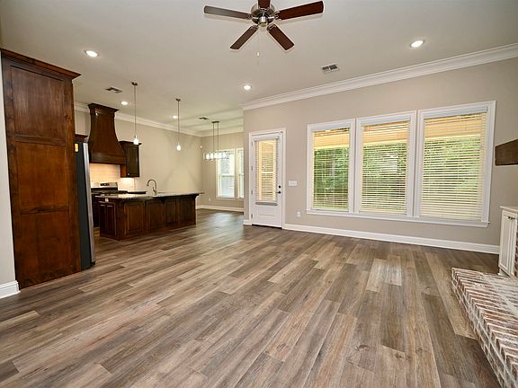 5th image of 112 Shade Tree Trce
