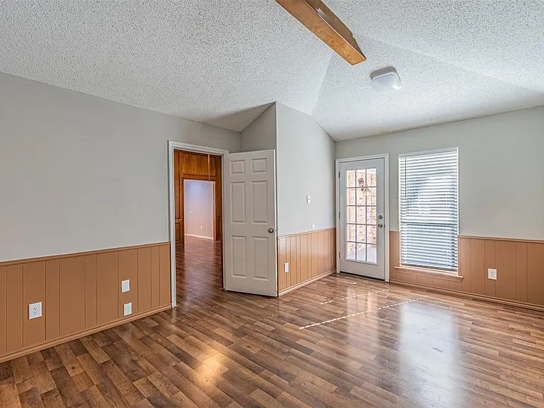 2801 Cambridgeshire Dr — Photo 18