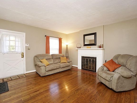 4th image of 1650 Longbourne St