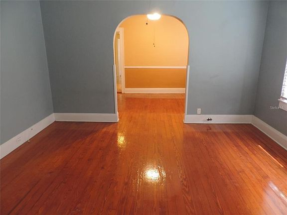 4th image of 701 E Lime St