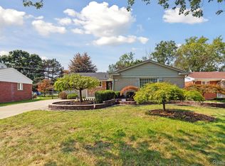 10816 Buckingham Ct, Allen Park, MI 48101