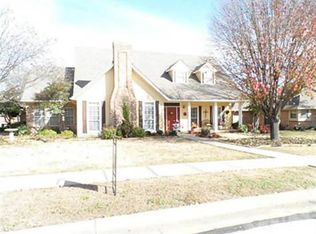 702 Williamsburg Dr, Ennis, TX 75119