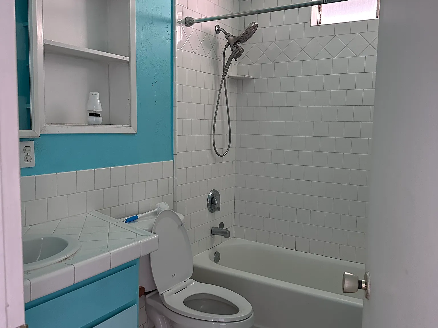 3 bed, 1.5 bath, 1110 sqft, $2,200 — Photo 3