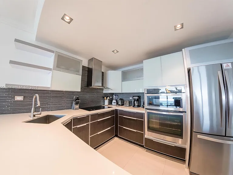 5601 Collins Ave #1206 — Photo 9