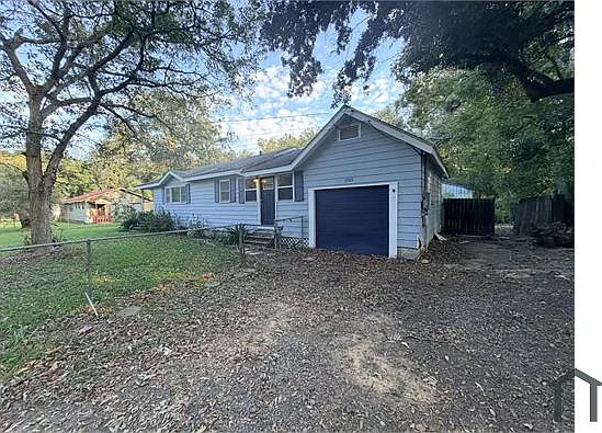 3 bed, 1300 sqft, $1,300 — Photo 2