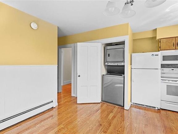 3rd image of 292 Pleasant St Unit 1