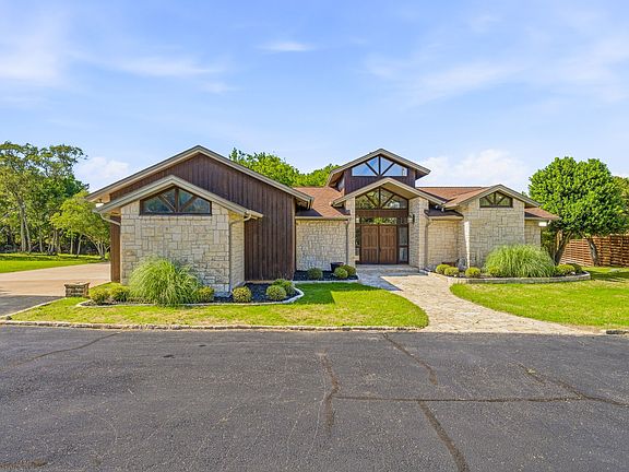 3rd image of 624 Williamsburg Ct