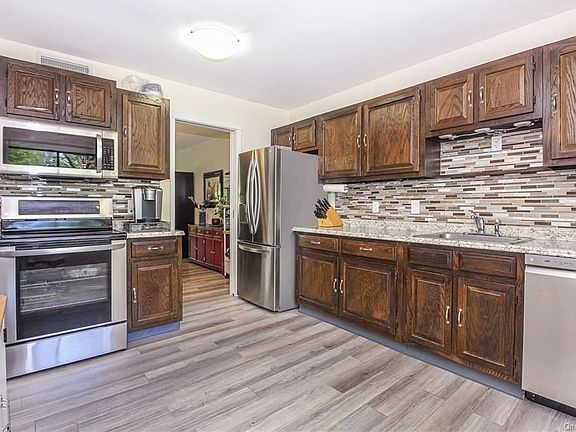 2nd image of 24 Heritage Hills Dr #B
