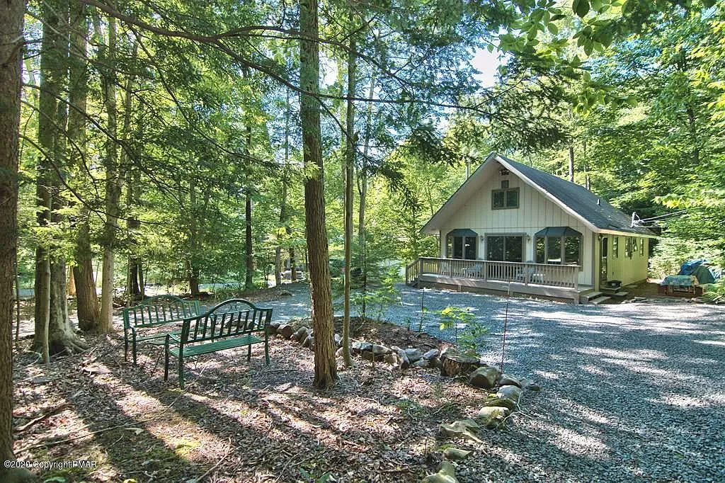 2374 Overlook Ln photo 1