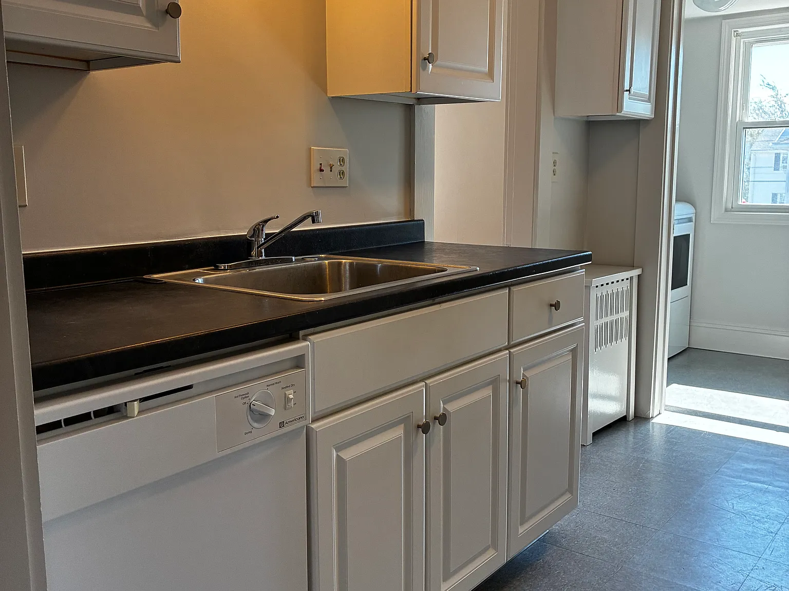 2 bed, 1100 sqft, $2,400 — Photo 3