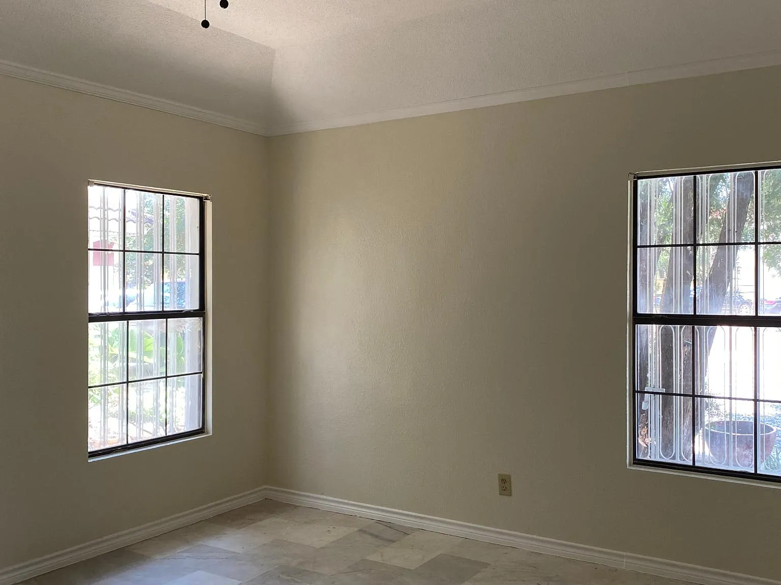 902 Jacent Court — Photo 2