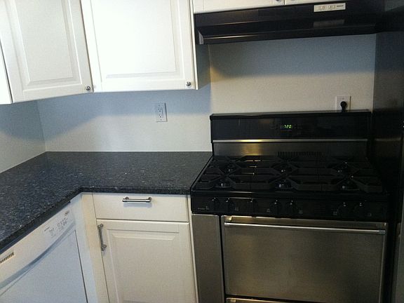 4th image of 2022 E Lincoln Ave