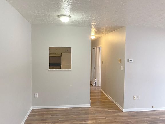 4th image of 657 S Belvoir Blvd #7