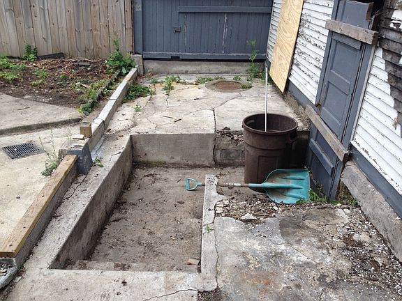 2nd image of 2446 W Belle Plaine Ave